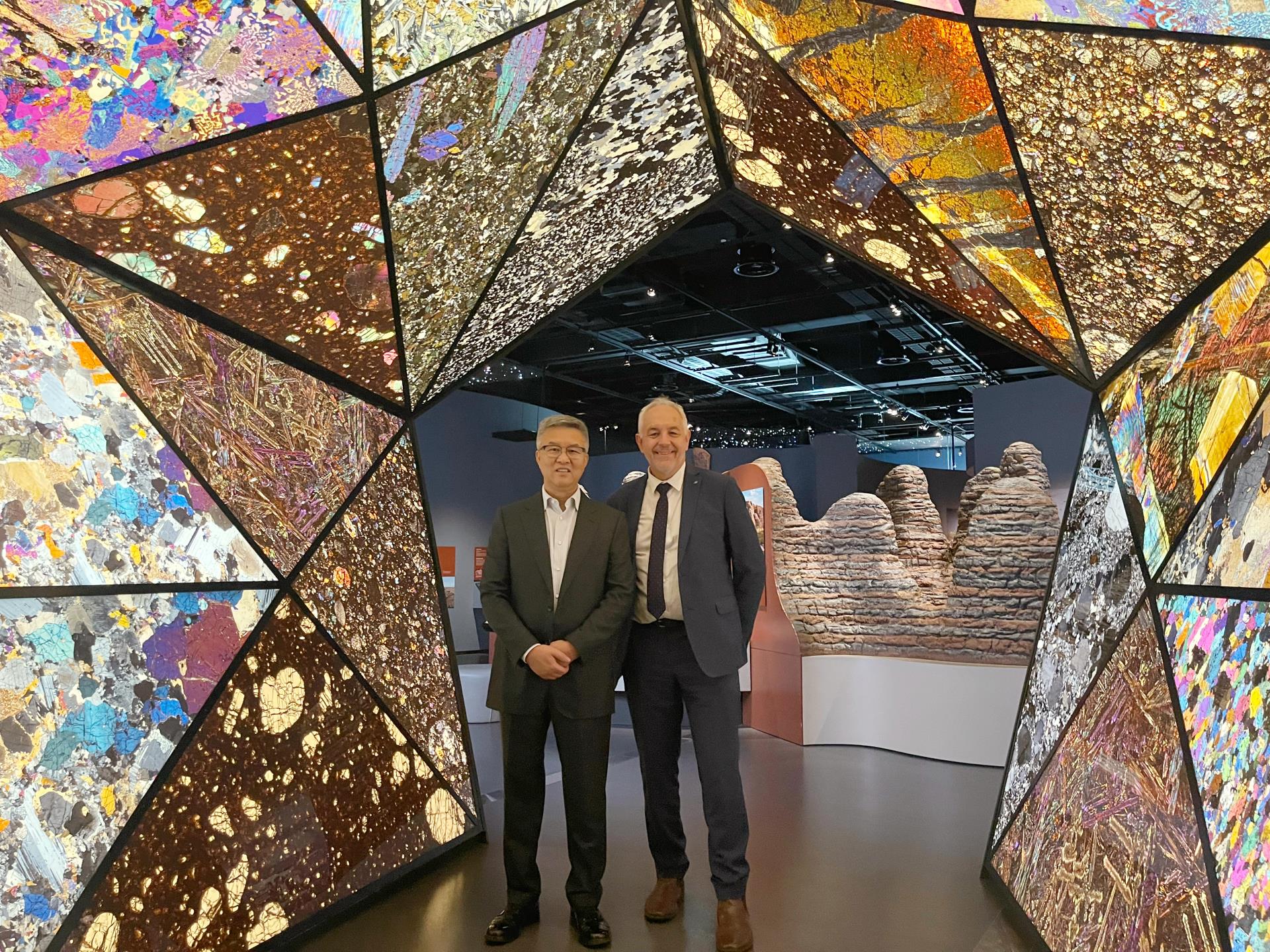 ����18(�й���)�ٷ���վ