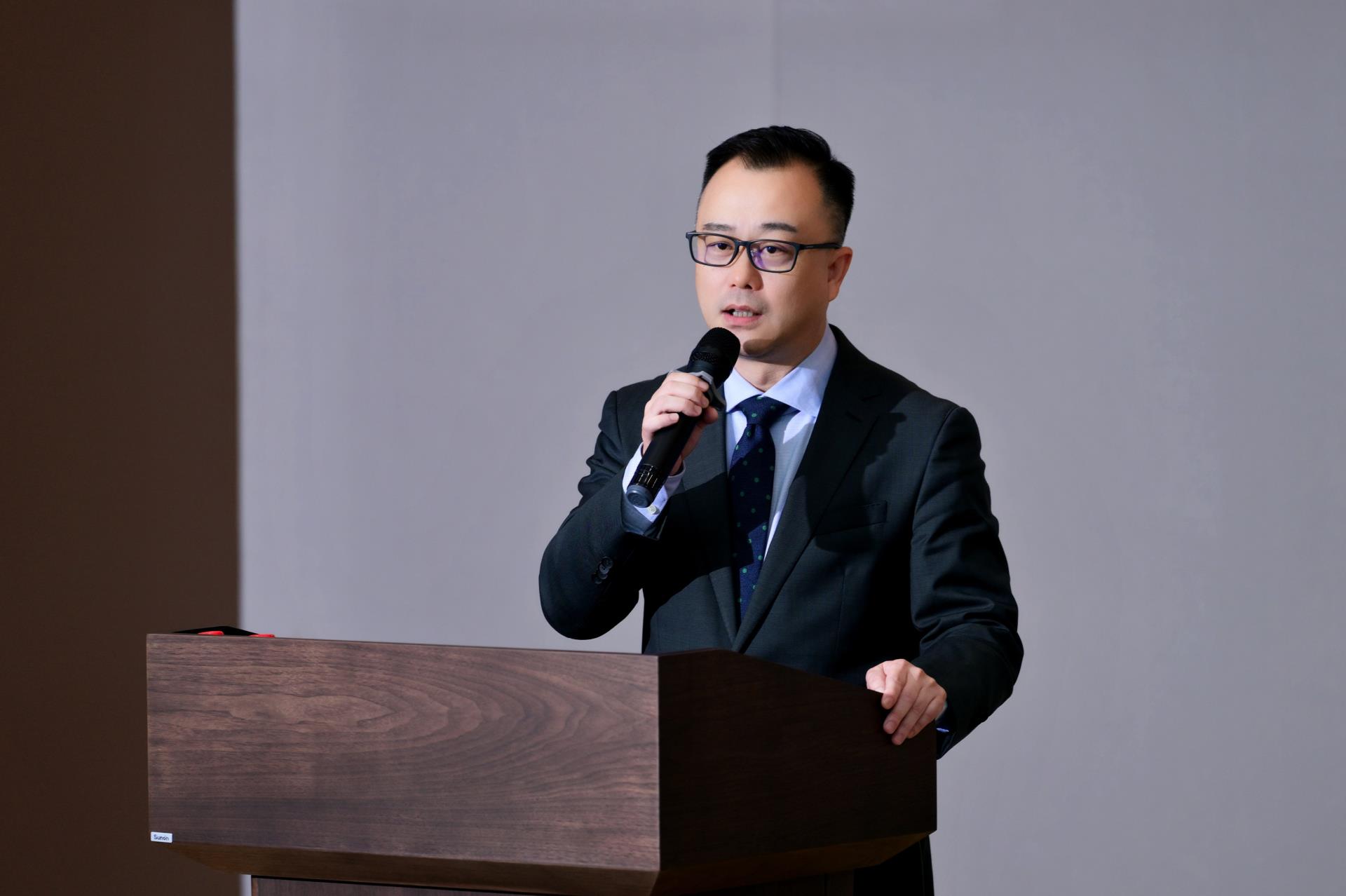 ����18(�й���)�ٷ���վ