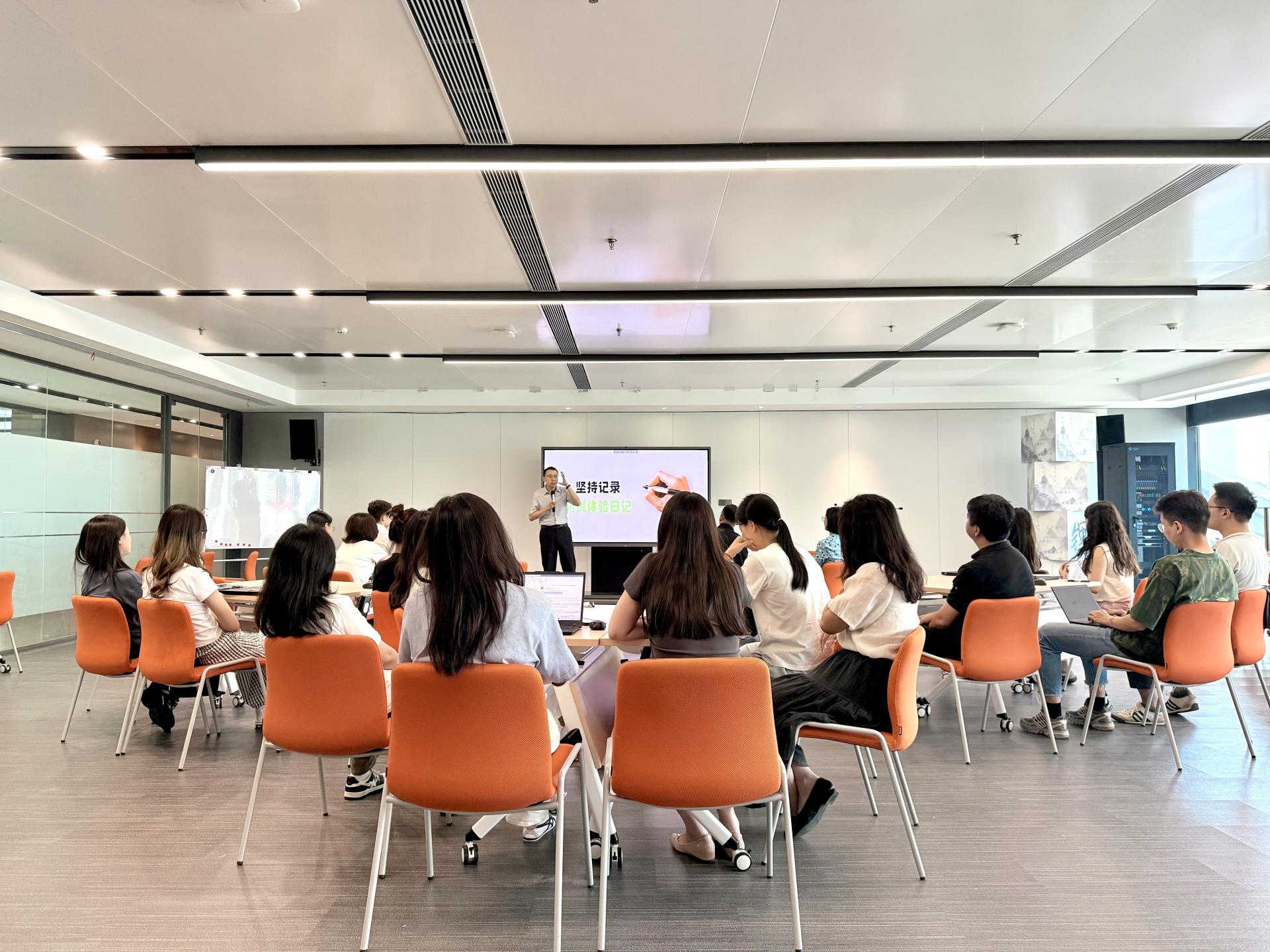 ����18(�й���)�ٷ���վ